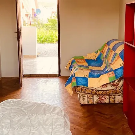 Garden View Guestroom Подгорица